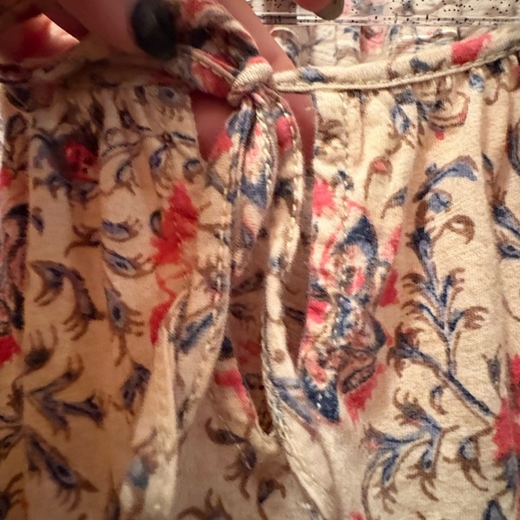 Ralph Lauren Cream Blouse with Smocked Details and Relaxed Fit - Picture 5 of 8